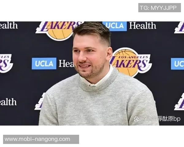 东契奇首秀表现出色15投7中三分球4记斩获25分7篮板4助攻 东契奇首秀表现出色15投7中三分球4记斩获25分7篮板4助攻