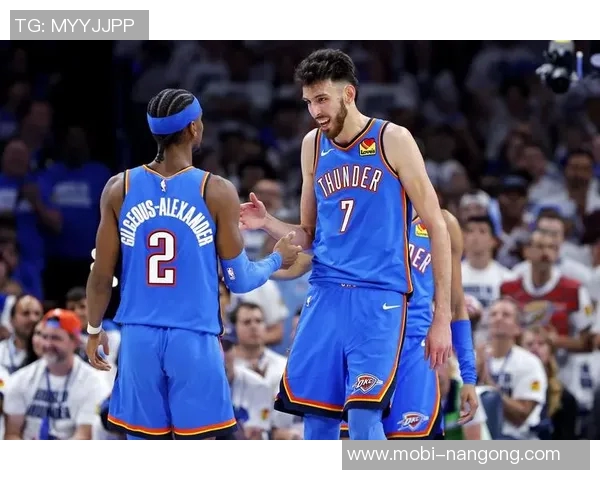 克六：布克在风雨中坚定不移的领导力与对球队的无私热爱